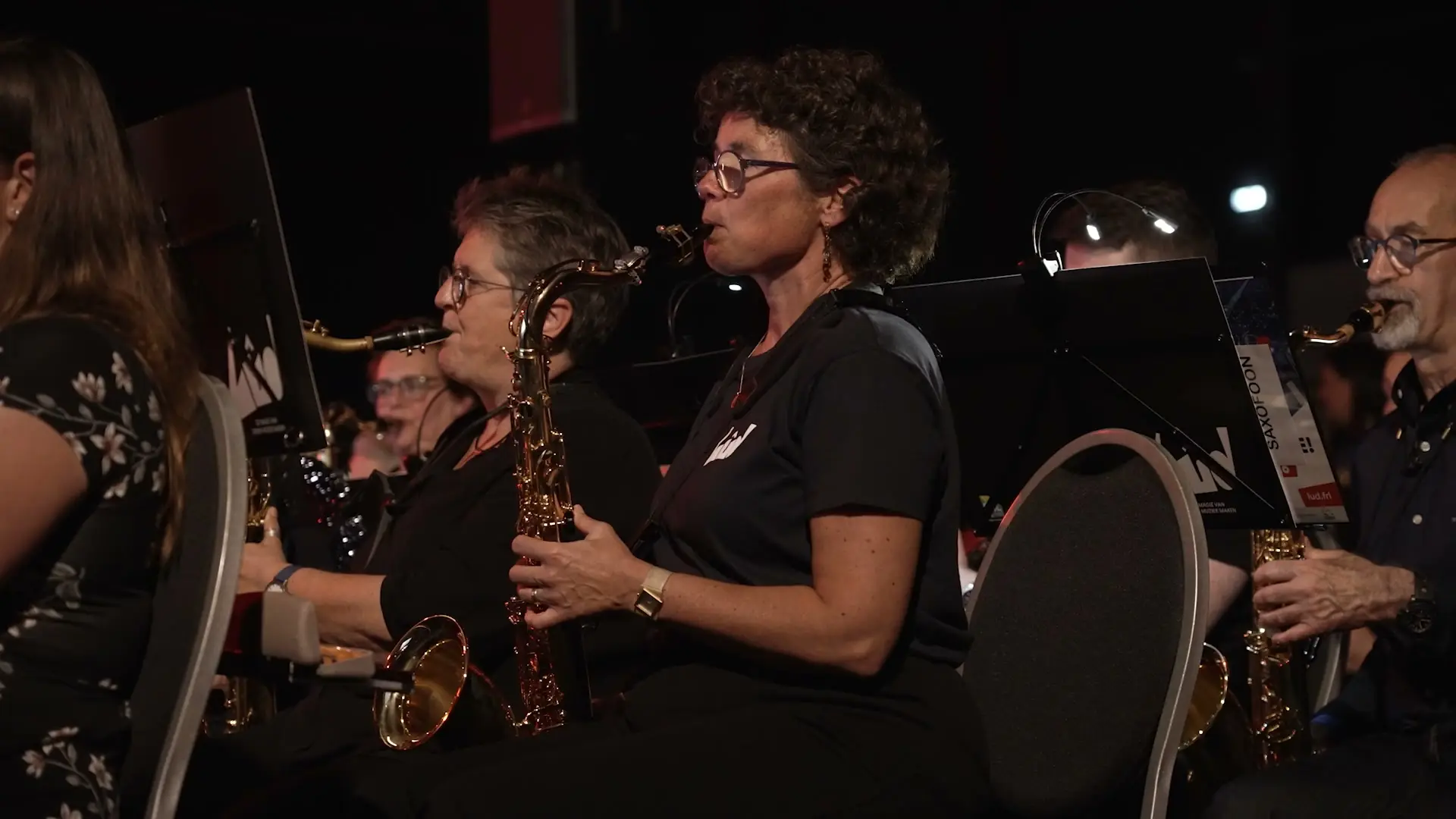 Saxofonisten in het orkest tijdens LÛD 2026
